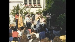 Eine Szene vom Folkfestival auf der Lenzburg